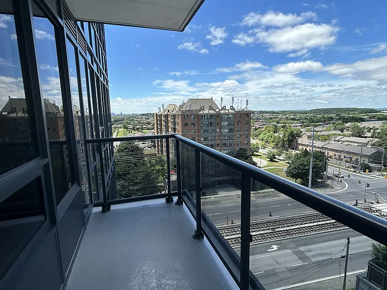 5105 Hurontario St #809 — Photo 25