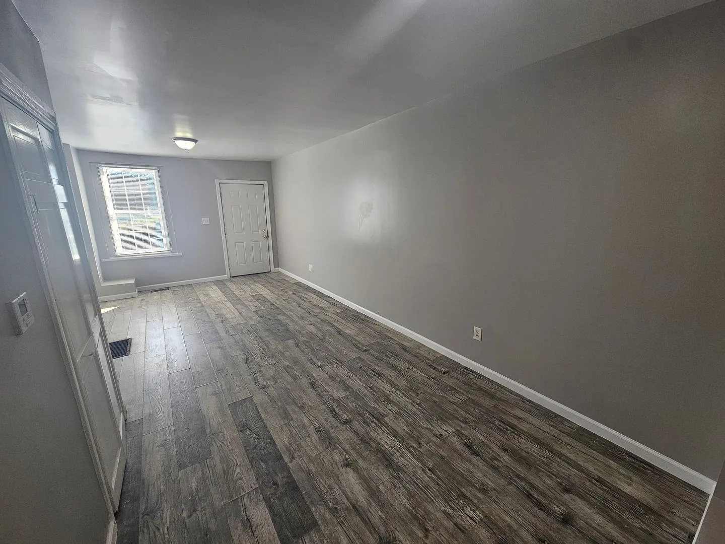 Available For Now!! 3br/1ba With Garage!! — Photo 3