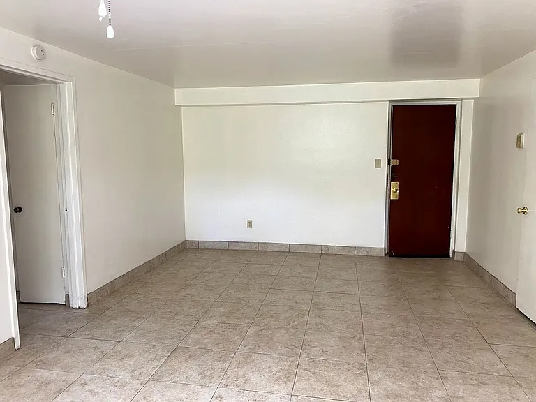 2355 Eldridge — Photo 8