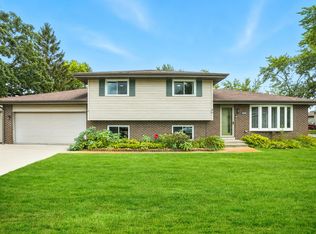 8321 Bell St, Crown Point, IN 46307