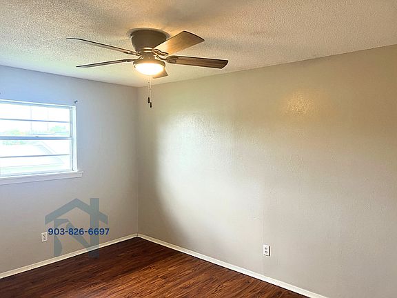 4th image of 302 Houston St