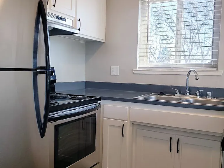 The Huntington Apartments — Photo 25