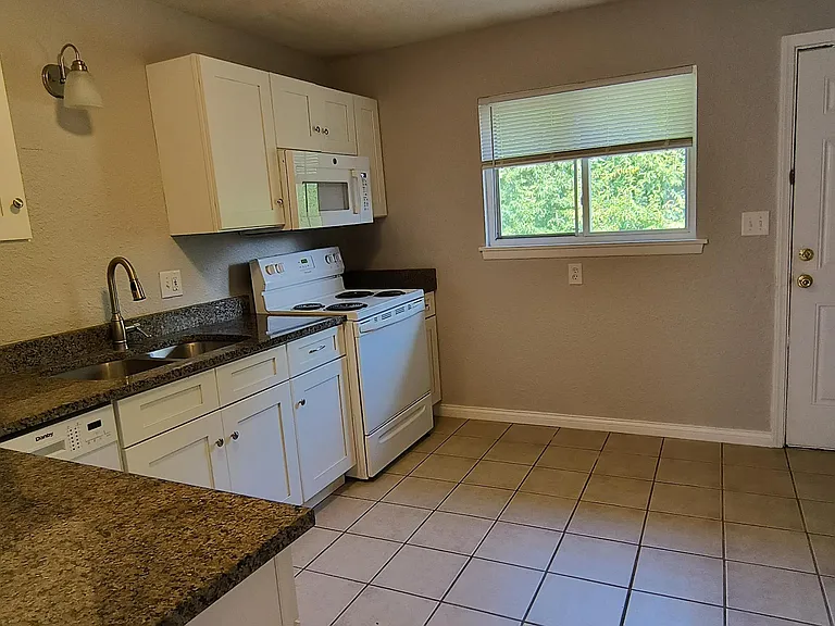 1527 N 55th Dr — Photo 34
