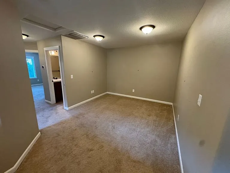 2706 NE 130th Ct — Photo 5