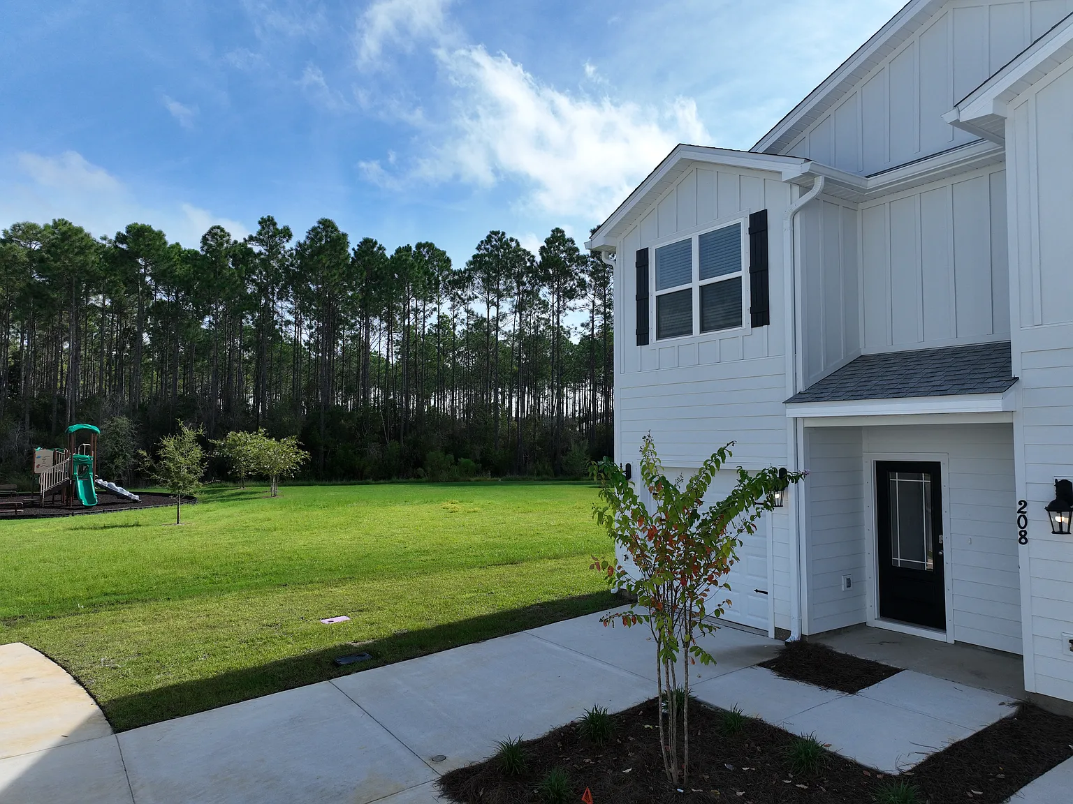 3 bed, 2.5 bath, 1470 sqft, $2,450 — Photo 3