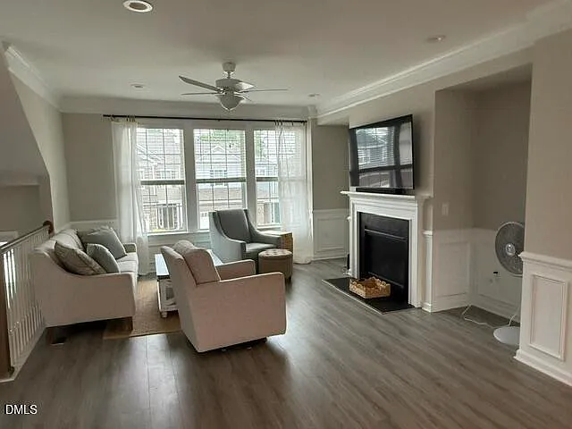 4 bed, 3.5 bath, 2645 sqft, $2,595 — Photo 4