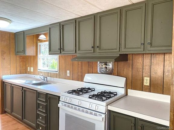4th image of 141 Gale Rd