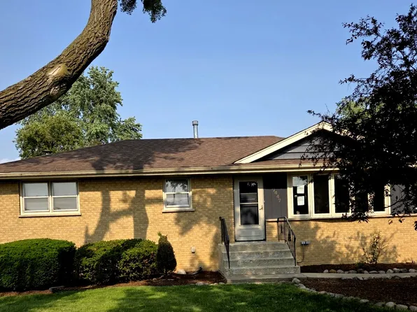 7447 Beloit Ave, Bridgeview, IL 60455