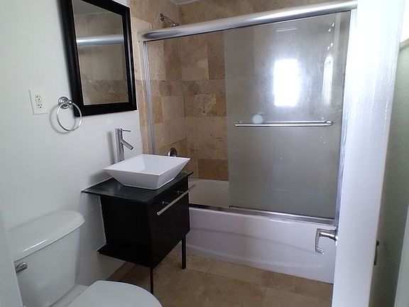 5th image of 25 Menores Ave #8
