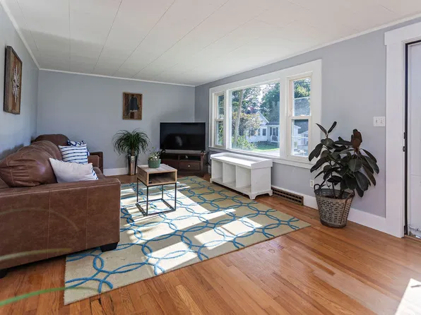 63 Spurwink Ave, Cape Elizabeth, ME 04107