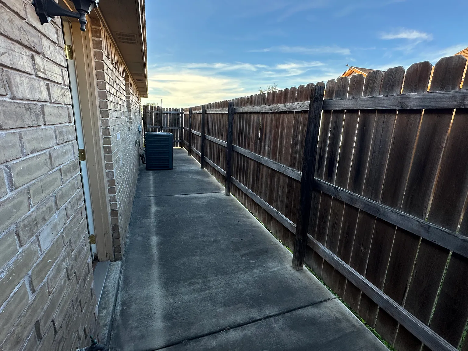 2 bed, 1200 sqft, $1,000 — Photo 4