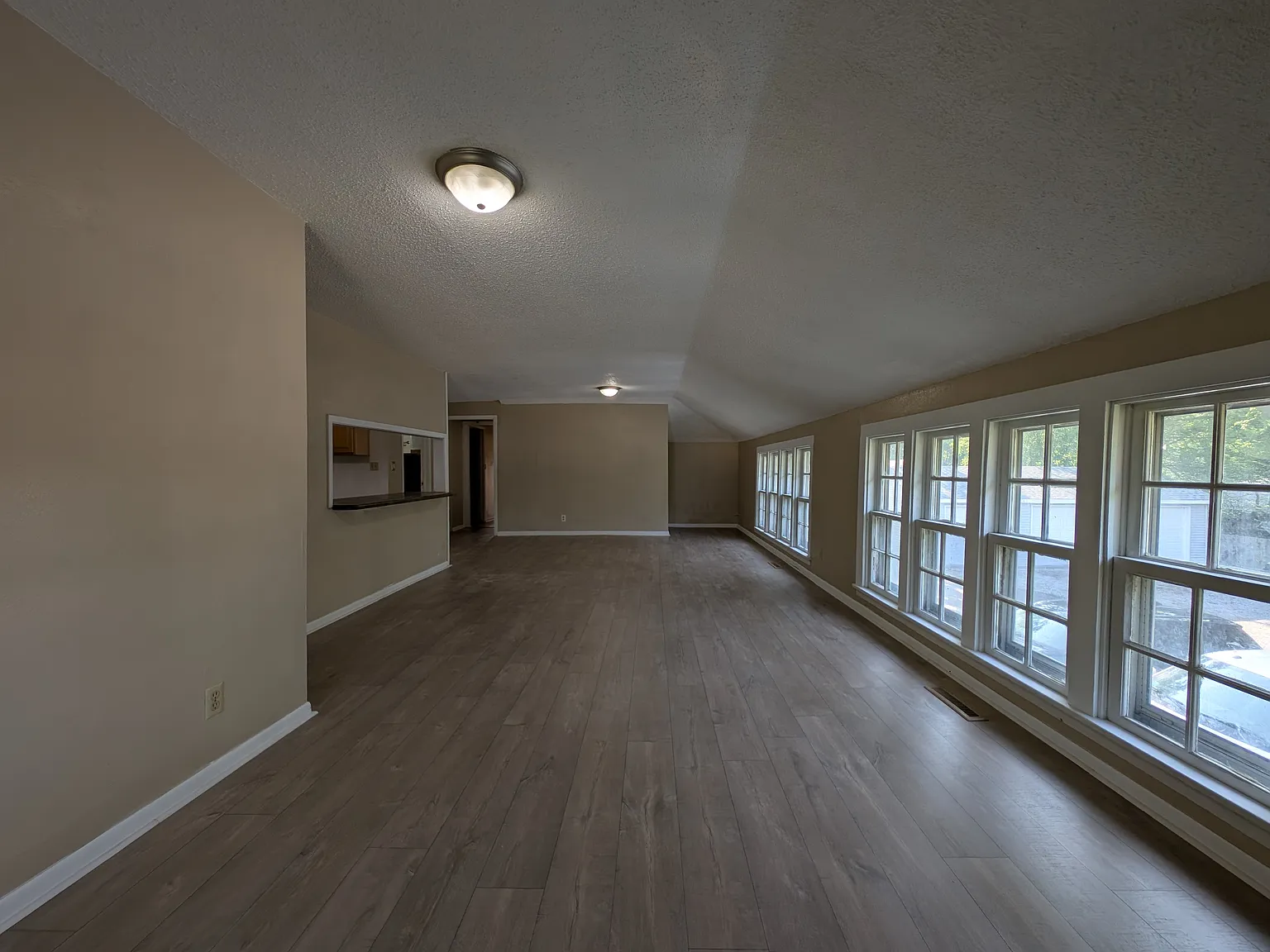 4 bed, 2000 sqft, $1,800 — Photo 3