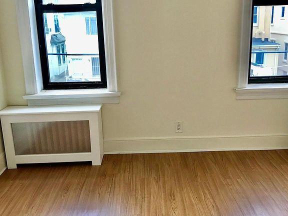 5th image of 2132 E 19th St Floor 2