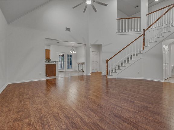 3rd image of 160 Greathouse Vlg