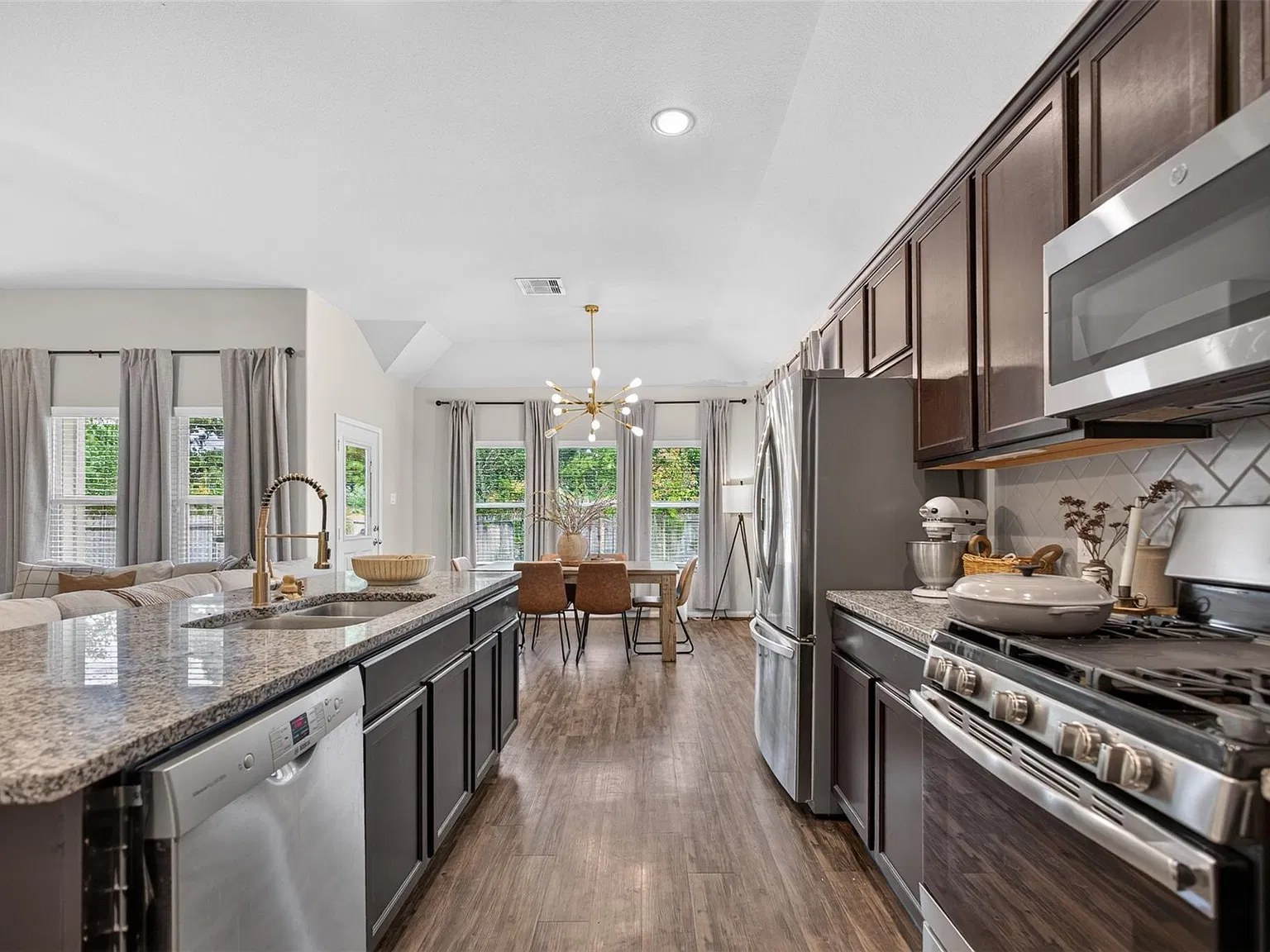 4 bed, 2.0 bath, 1709 sqft, $1,800 — Photo 4