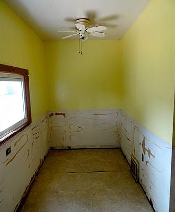 4th image of 3217 Mapledale Ave