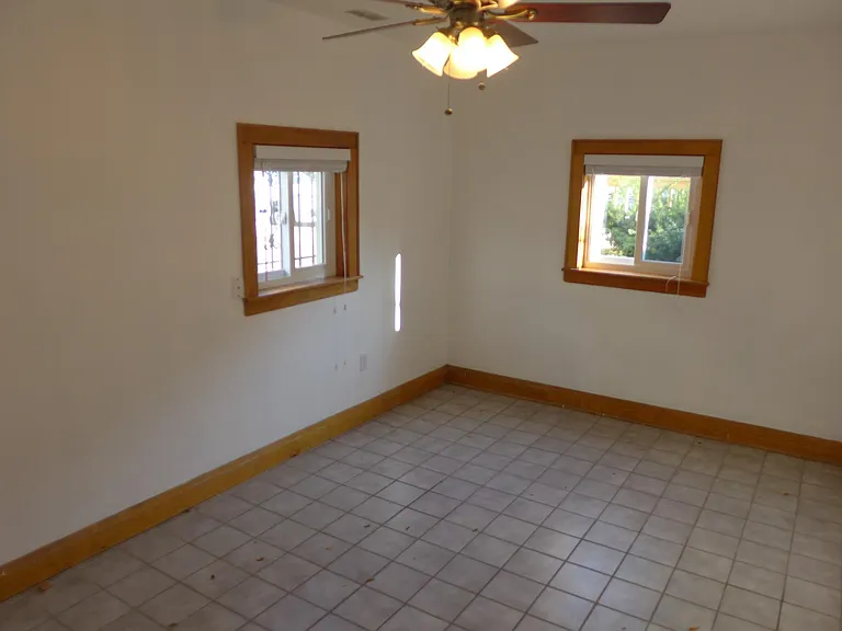 2924 N Lakewood Ave — Photo 12