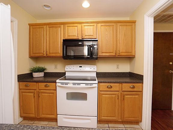 5th image of 3825 Petoskey Ave Unit 22