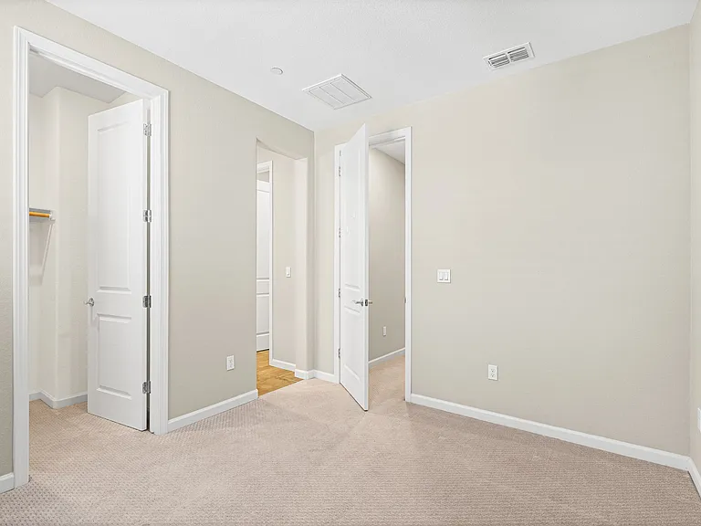 327 Pear Tree Ter #B — Photo 21
