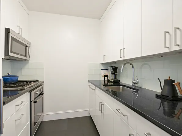 300 East 64th Street image 3 of 8