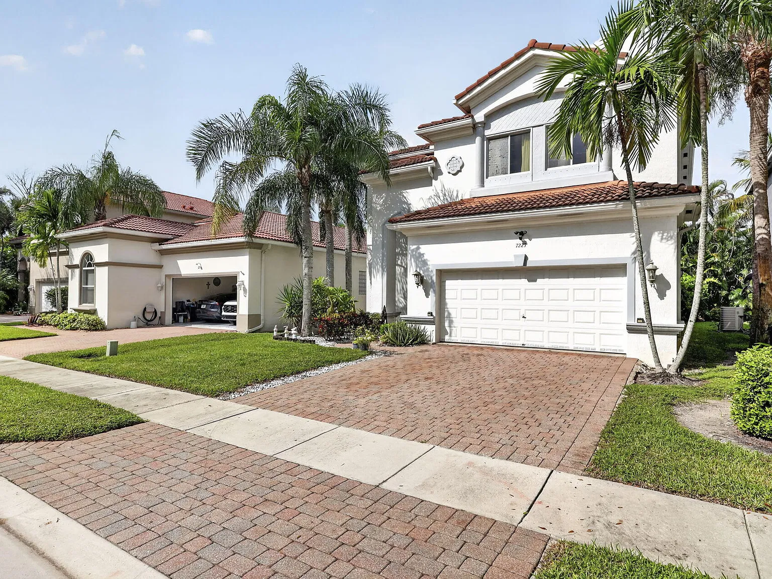 3 bed, 2.5 bath, 2302 sqft, $4,000 — Photo 2