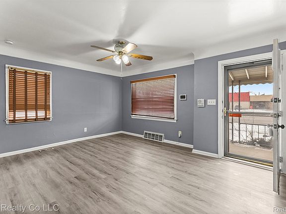 3rd image of 14716 Eureka Rd