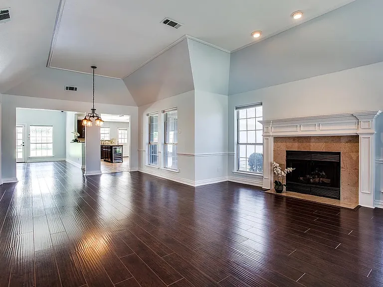 63 Remington Dr W — Photo 6