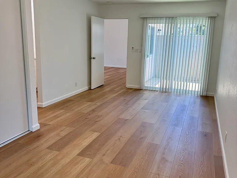 952 Pine Ave #D — Photo 10