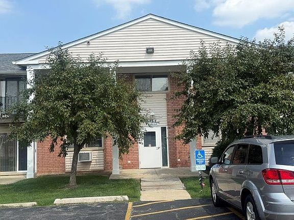 4th image of 673 E Fullerton Ave APT 207