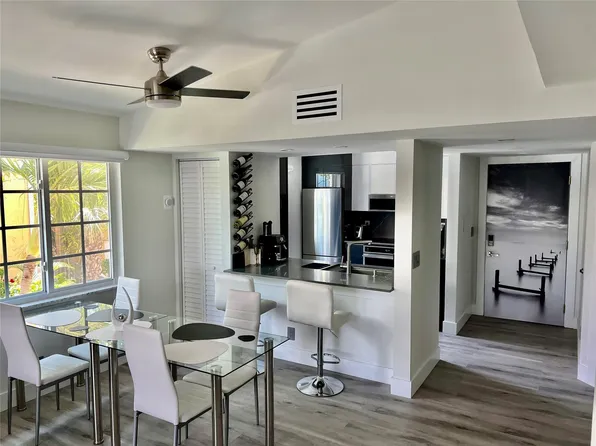 1105 Lake Shore Dr APT 201, Lake Park, FL 33403