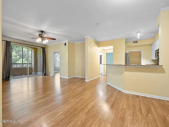 5th image of 8539 GATE Parkway W #124