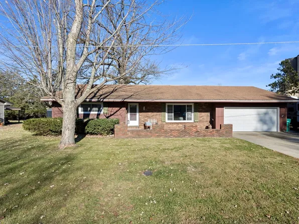 16 Beech Ln, Villa Grove, IL 61956