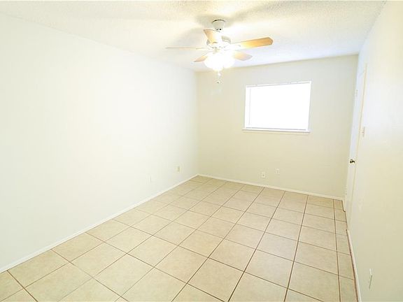 5th image of 1322 Southport Dr APT A