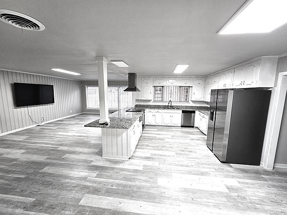 4th image of 3203 43rd St