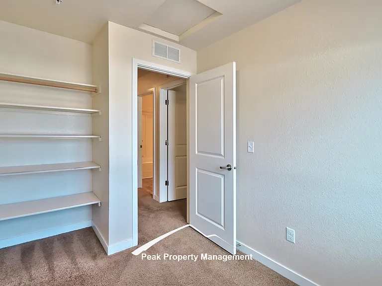 423 1st Ave N #108 — Photo 17