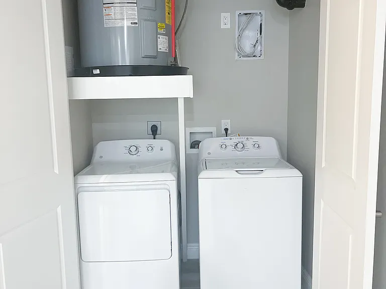 902 Howard Ave #14 — Photo 6