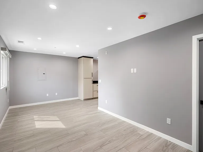1361 Alameda Ave — Photo 3