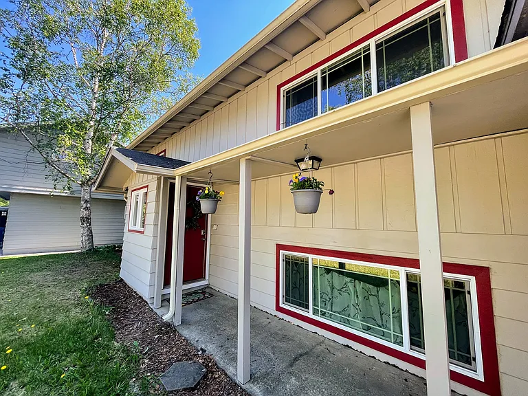 1902 N Salem Dr — Photo 3