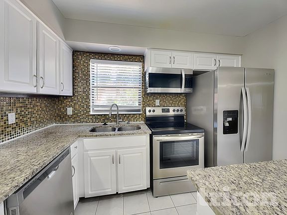5th image of 16128 Foxfire Dr
