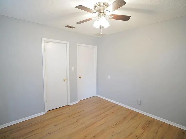 1308 Coleman St — Photo 10
