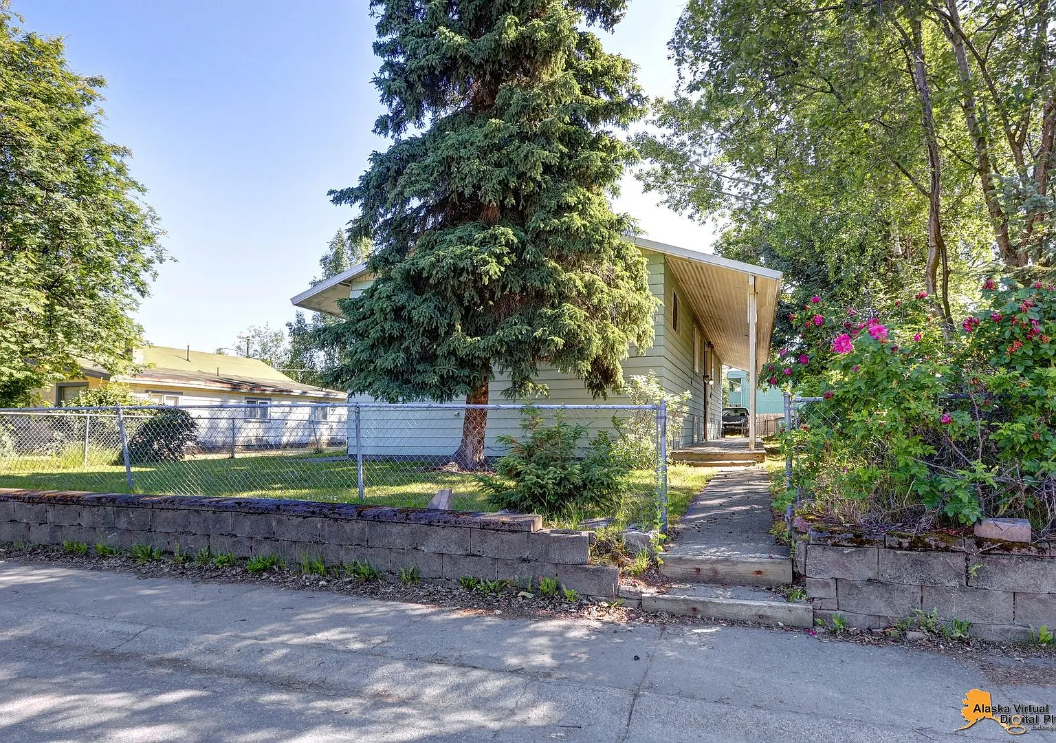 1121 LaTouche Street — Photo 2