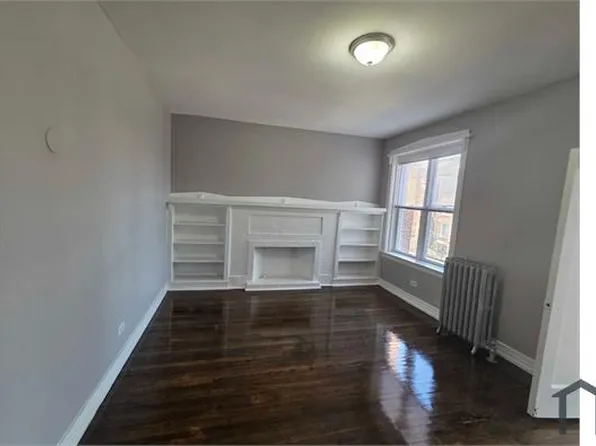 6214 S Eberhart Ave, Chicago, IL 60637