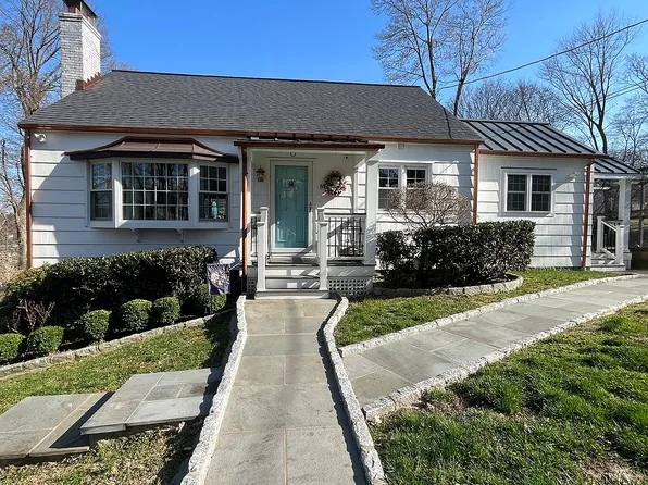 51 Grandview Rd, Fairfield, CT 06825