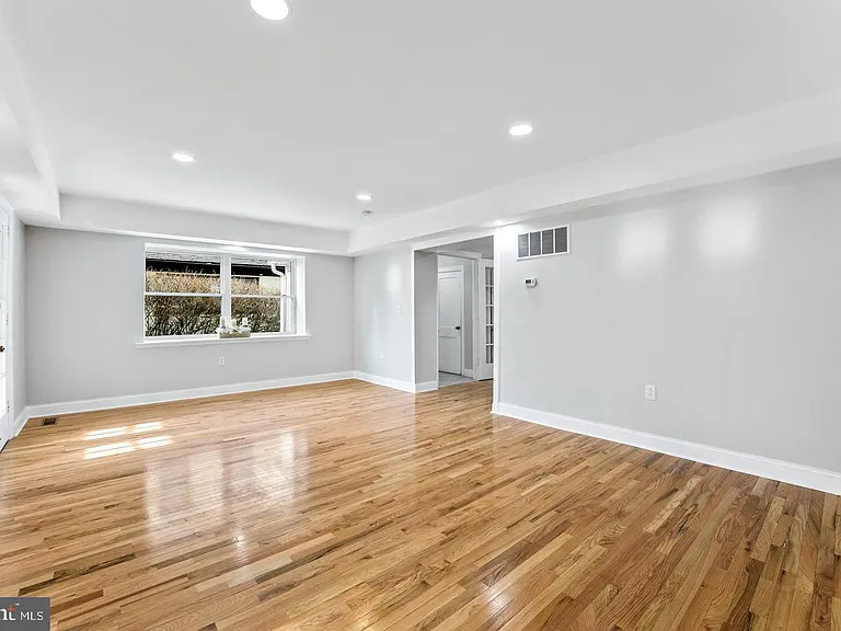541 E Church Rd — Photo 7
