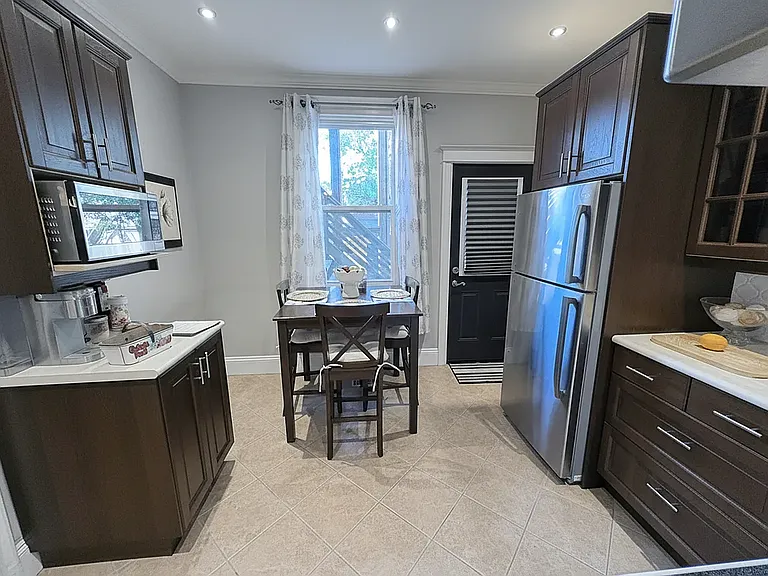 691 Wilson St — Photo 5