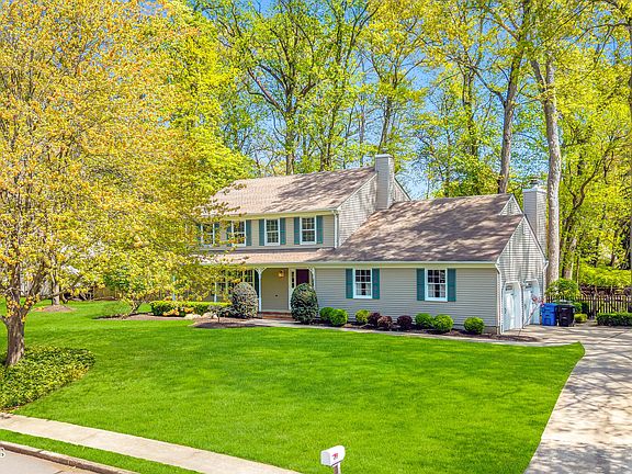 4th image of 79 Green Meadow Boulevard
