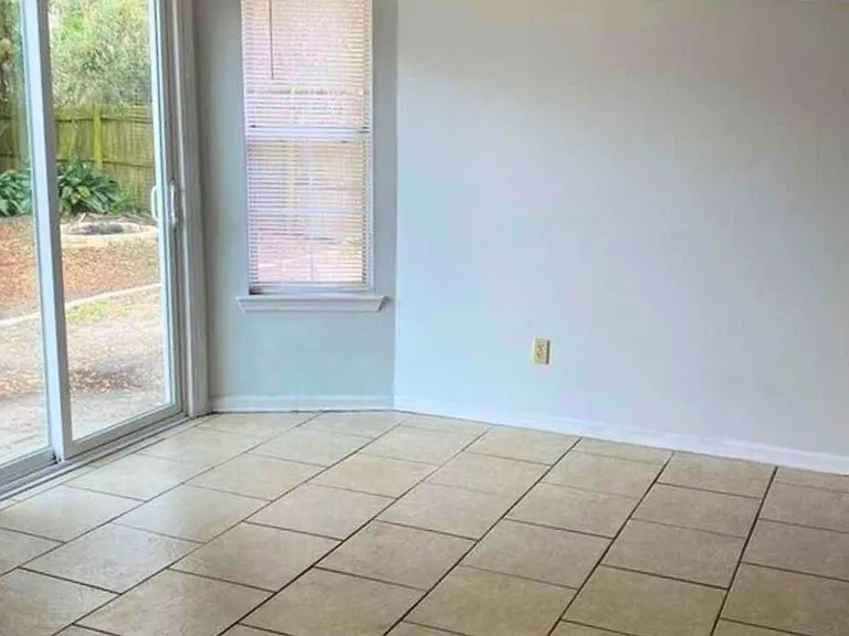 126 Ash Ct — Photo 3