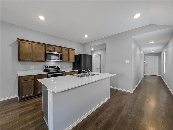 3rd image of 3913 Kipling Dr