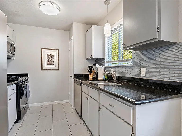 7203 Barnsdale Way — Photo 8