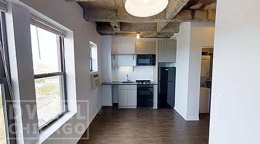 2nd image of 1235 W Wilson Ave